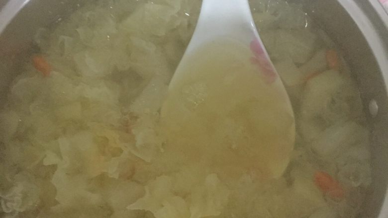 银耳汤,完成。