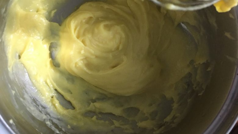 日式豆乳盒,不断搅拌,防止糊底,等浓稠了离火,搅动散热