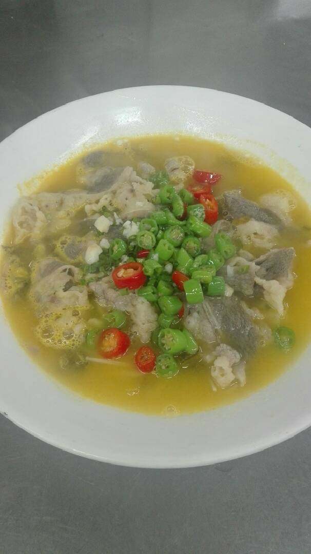 酸汤肥牛,同酸菜鱼一个口味。