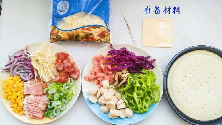 培根蔬菜披萨,准备的食材,外加披萨酱或<a style='color:red;display:inline-block;' href='/shicai/ 699'>番茄酱</a>