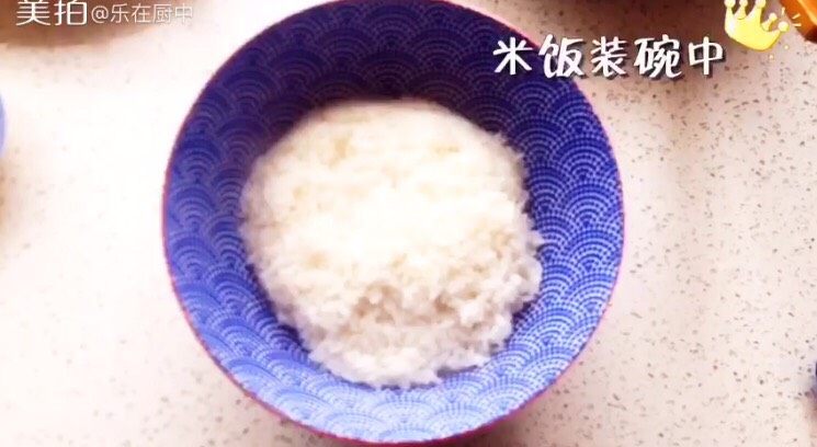 韩式拌饭,白饭装好