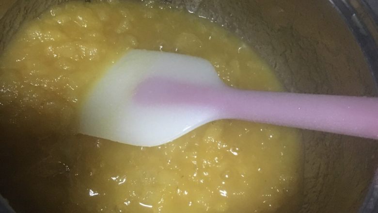 凤梨酱,慢慢的熬到水分蒸发