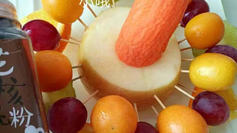 圣诞🎅水果树🎄🎄,一圈一种水果,可随意!先把苹果🍎插满了,一圈比一圈小哦😊