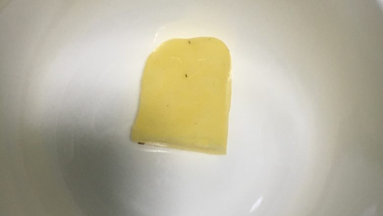 八宝饭,取一只小碗,再用小块的黄油