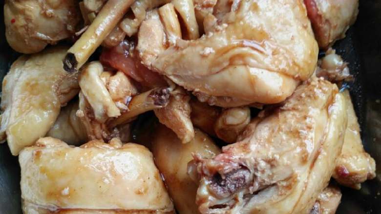 麻辣红烧鸡腿,拌均匀腌一到两个小时。