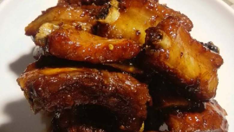 “糖醋排骨”绅士私房菜,这道酸甜可口的,又略带微辣的糖醋排骨喜欢吗?喜欢的朋友关注我哦😊。