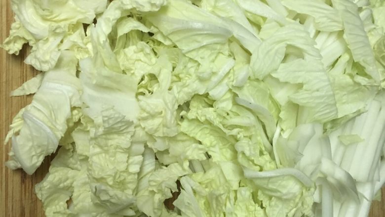 白菜木耳炒猪肉,<a style='color:red;display:inline-block;' href='/shicai/ 114'>白菜</a>