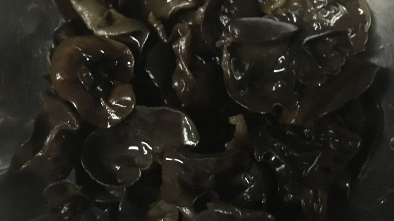 白菜木耳炒猪肉,<a style='color:red;display:inline-block;' href='/shicai/ 233'>木耳</a>