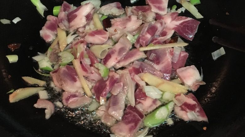 白菜木耳炒猪肉,炒肉