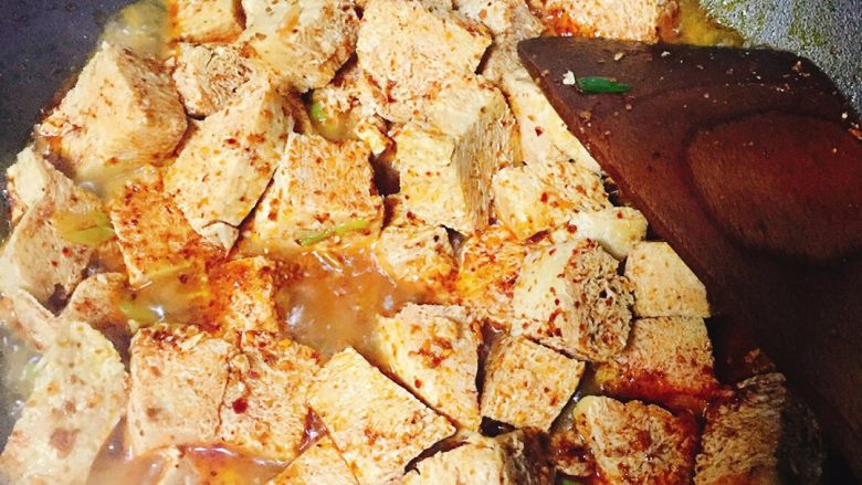 ♒︎快手菜♒︎麻辣冻豆腐🌶,我们让多余的水多炒一会让冻豆腐吸吸汁入味