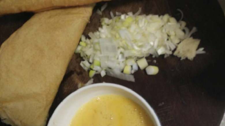 煎饼果子,准备好材料
