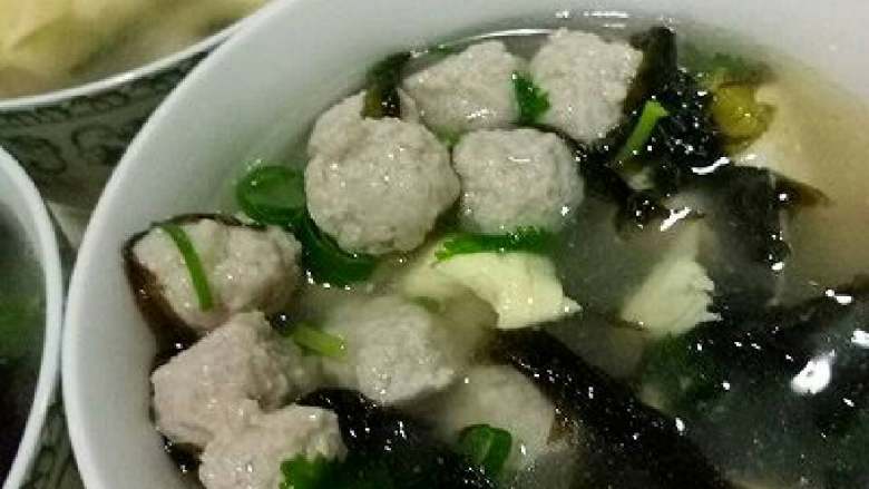 酸汤丸子,放点紫菜，出锅咯，来吃！！