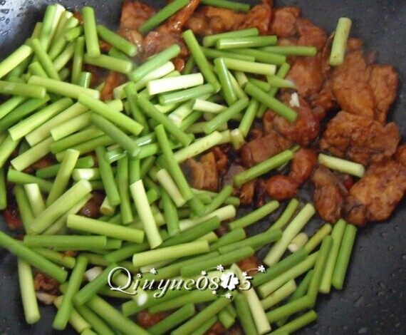 肉炒蒜苔木耳 #有个故事#,放蒜苔,炒