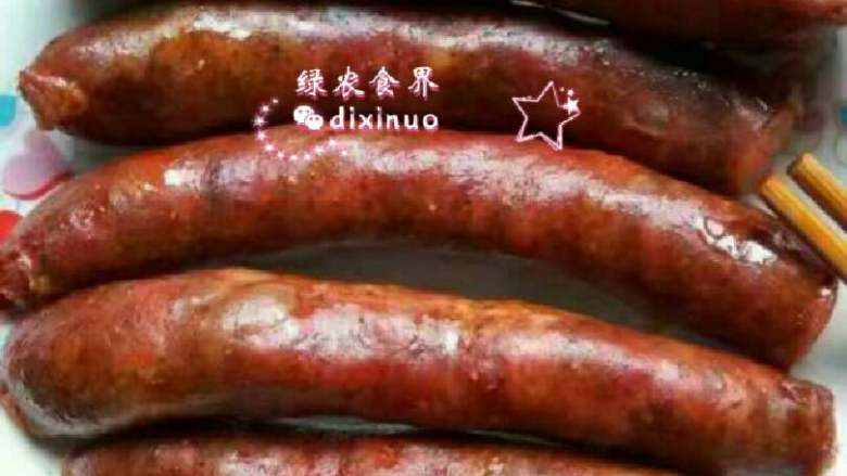 味蕾上绽放的川味香肠,放入锅中水煮(蒸)20-30分钟