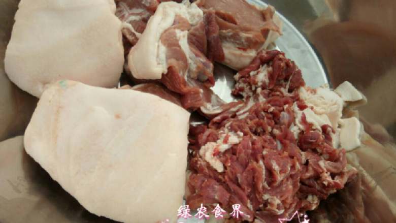 味蕾上绽放的四川特色香肠,洗肉凉干切片