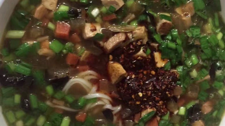 简单的食材勾勒出简单的味道。我的味道我做主。,可以放辣椒油醋根据个人喜好调味