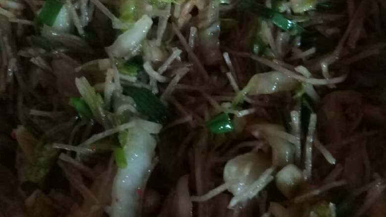 叠菜馍#有个故事#,所有材料混合放入盐，鸡精，油