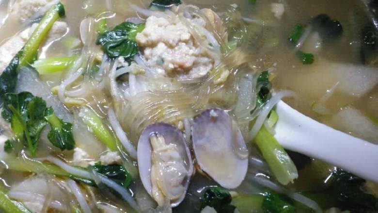 丸子海鲜蔬菜汤+#有个故事#,味道特别的鲜美,你一定要试试哦。