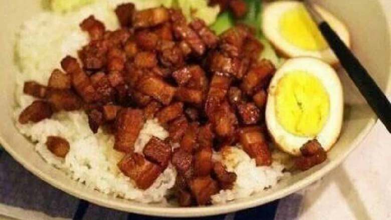 卤肉饭。