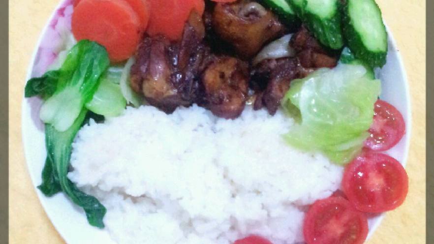 蔬菜鸡腿饭