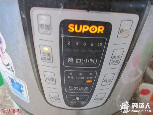 #舌尖上的鱼宴之五香糟鱼,有个故事#,盖好锅盖后,调制豆类蹄筋档即可,开始炖吧!^_^