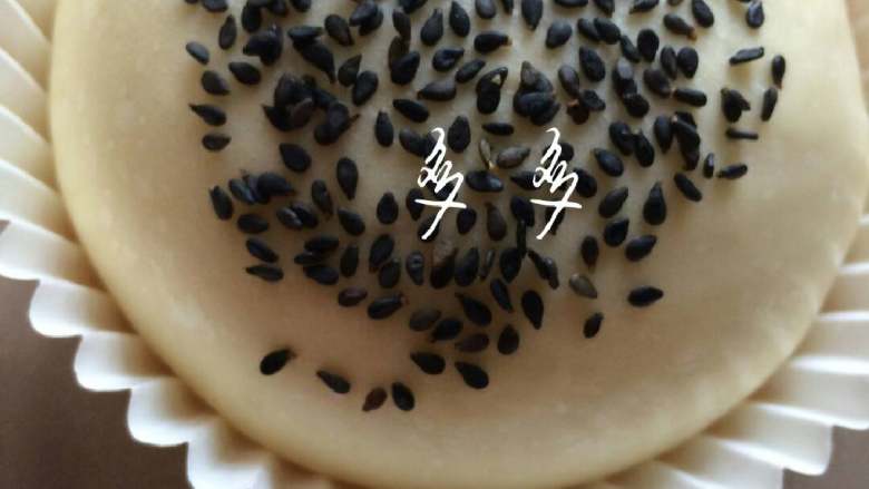 多多的面包#有个故事#,面团揉好,醒发10分钟,再分团!