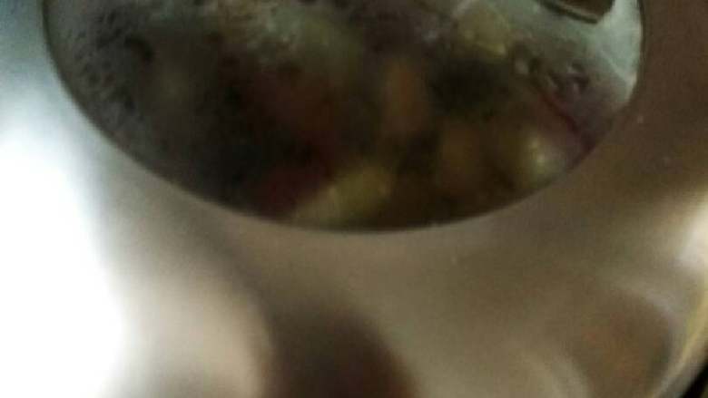 高力肉,上锅开始蒸，先大火15分后再小火一个小时