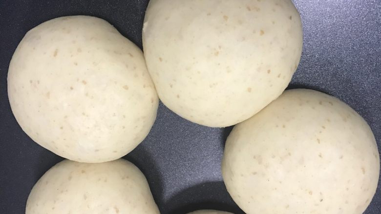 梦幻芝士软欧,醒发温度32，湿度80%，表面光滑有弹性