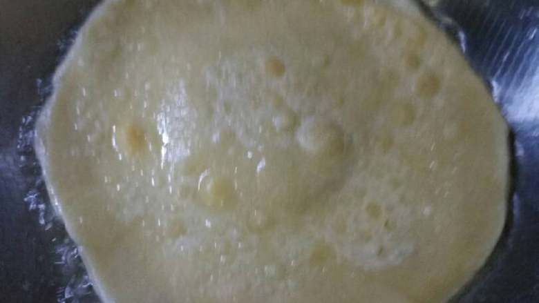香死人卷饼+#有个故事#,再上几张烙饼的图，饼要尽量擀薄点，像两三层饺子皮在一起那么厚就好了。