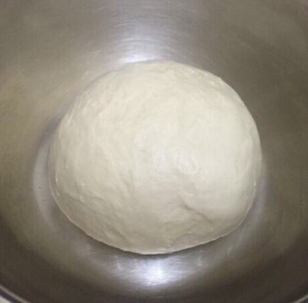 蔓越莓面包,揉好的面团放温暖的地方发酵至两倍大