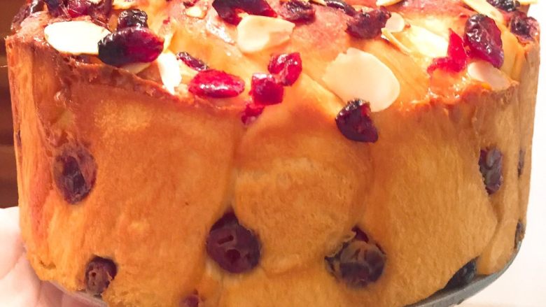 蔓越莓面包,脱模后的面饼是不是很漂亮好有成就感