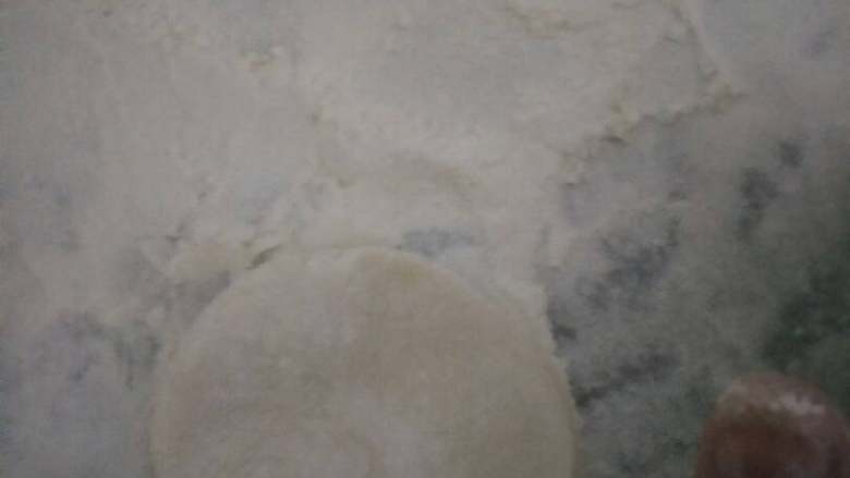 鲅鱼韭菜馅饺子+#有个故事#,这是第二下,基本三下就出一个
