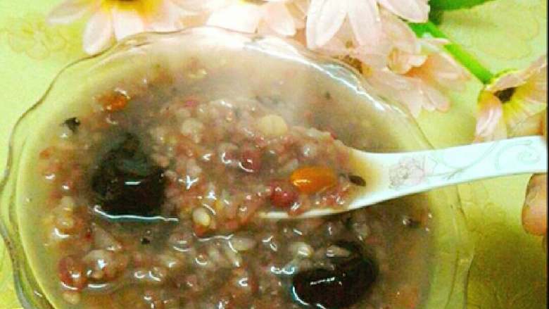 葱香手撕饼+#有个故事#,搭配碗八宝粥,好吃哦