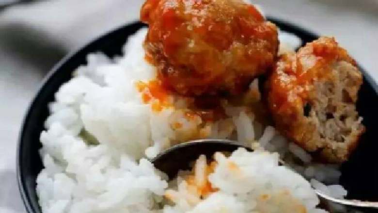 猪肉丸,就可以了,酸酸甜甜的肉丸,一家老小都爱,记得要多煮点饭,因为搭配米饭实在太美味了。