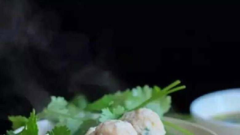 猪肉丸,喜欢清淡一点的话,还可以将肉丸用来煮汤,或是煮面的时候放入一起煮,汤汁也格外鲜甜。