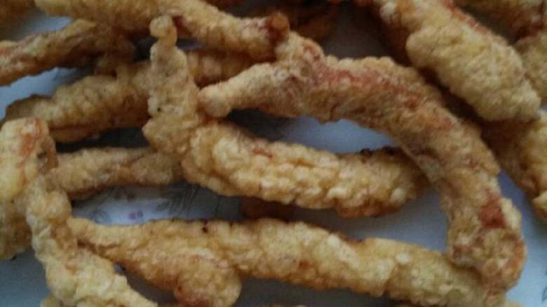 软炸肉,这个是鸡柳。都一样好吃,直接吃就已经很好吃了,可以蘸点番茄酱,依个人口味了。