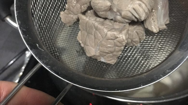 牛肉番茄汤,捞出备用