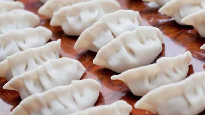 脆鱼饺子,包好馅料