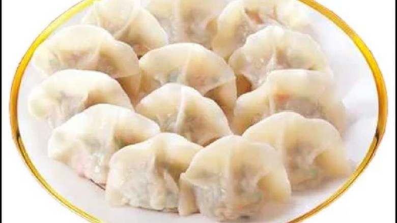 脆鱼饺子,馅料晶莹剔透,面皮有澄粉,饺子煮熟后煞是好看!