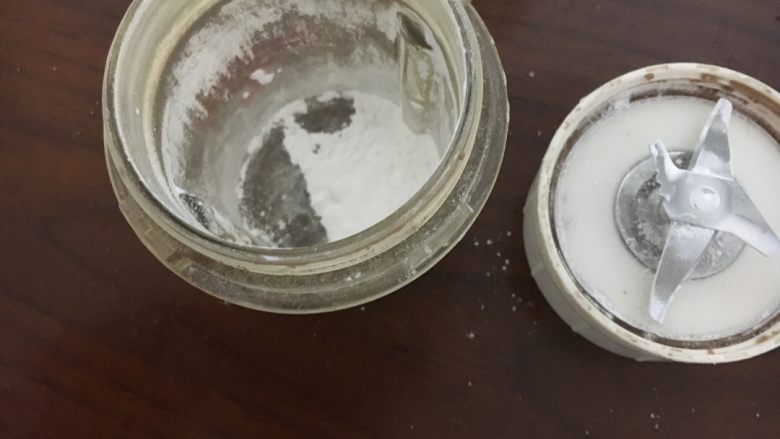 蛋白糖,没有糖粉先把细砂糖研磨成糖粉