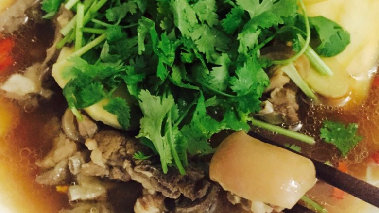 #年夜饭#羊肉煲,放上<a style='color:red;display:inline-block;' href='/shicai/ 131'>香菜</a>,羊皮最好吃😍