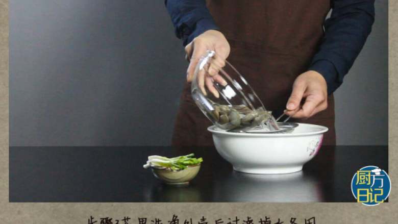 蛤香海鲜面,<a style='color:red;display:inline-block;' href='/shicai/ 199'>花甲</a>洗净外壳后过滤掉水备用