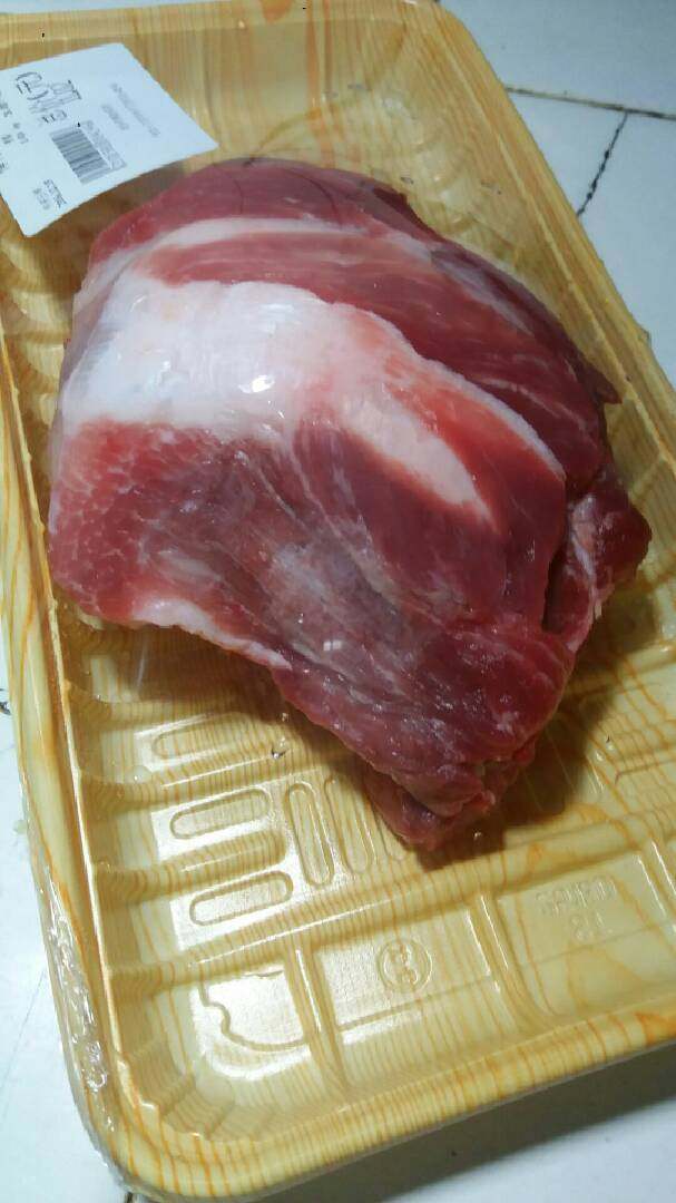 大骨头小白菜汤,首先<a style='color:red;display:inline-block;' href='/shicai/ 5844'>大骨头</a>洗净