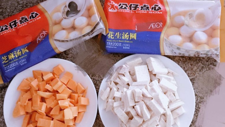 蕃薯芋頭湯圓糖水,切好,我刀法不好。
