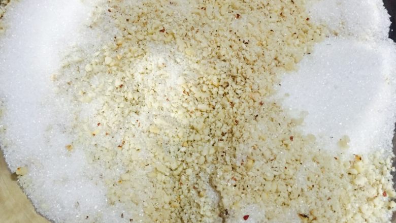 花生芝麻汤圆（元宵）,倒出花生芝麻加入糖 拌匀