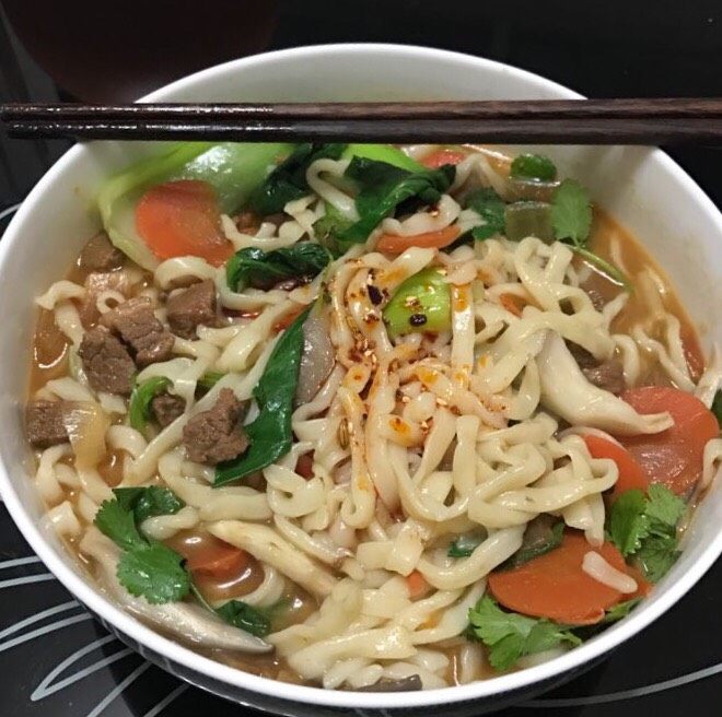 胡萝卜炖牛腩,牛肉面也很好吃哦
