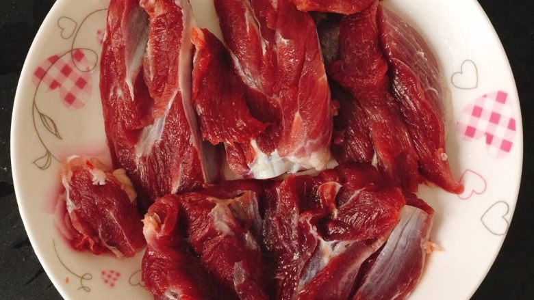 自制肉松【宝宝辅食】,<a style='color:red;display:inline-block;' href='/shicai/ 11615'>猪腿肉</a>切方块或条状