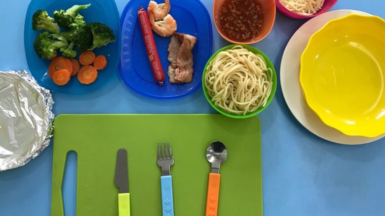 圣诞面,准备各种喜爱的食材