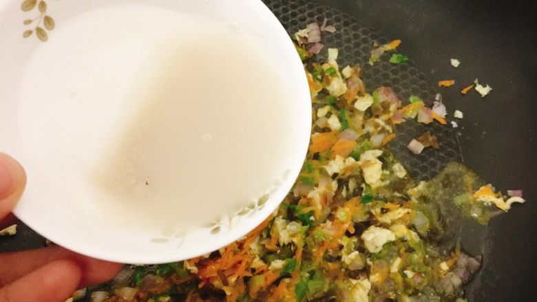【宝宝辅食】之什蔬臊子湿面+自制肉松,既然是臊子就一定要有汤,我加了生粉勾芡,这样菜汁才浓浓稠稠的,比较好吃