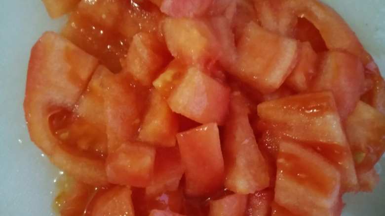 柿子土豆炖牛腩+#乐享双节#,<a style='color:red;display:inline-block;' href='/shicai/ 3551'>西红柿</a>去皮切丁